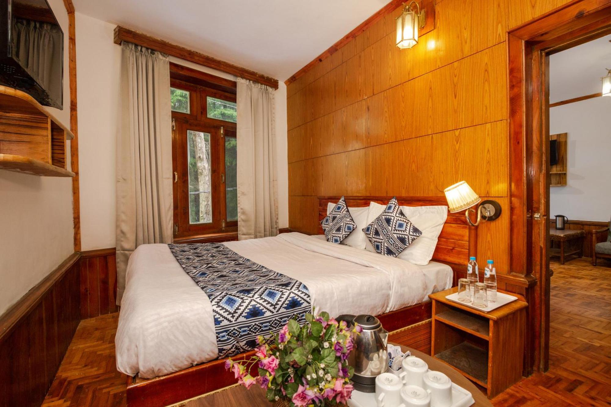 Holiday Home International -Vivaan Stays Manāli Εξωτερικό φωτογραφία
