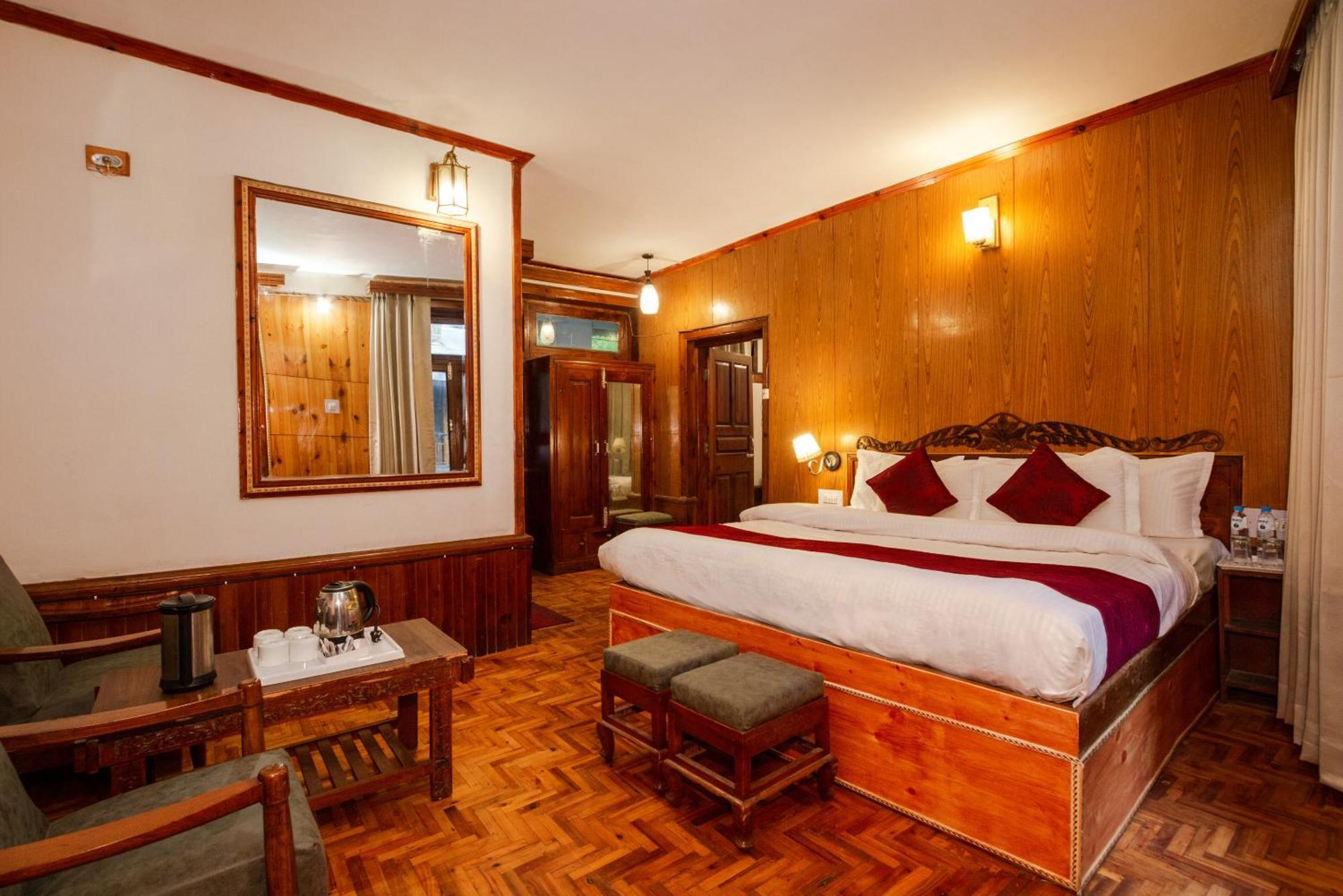 Holiday Home International -Vivaan Stays Manāli Εξωτερικό φωτογραφία