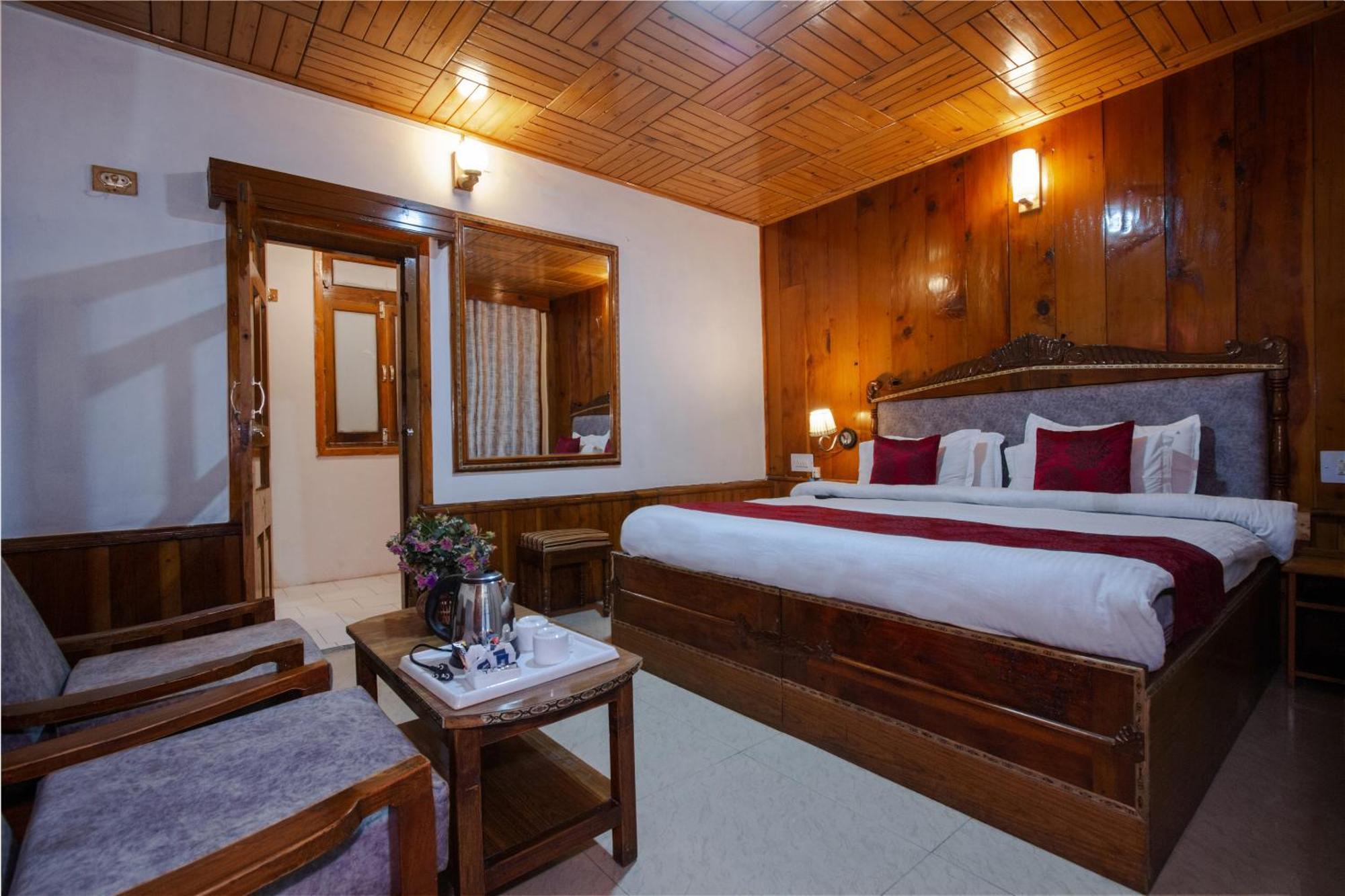 Holiday Home International -Vivaan Stays Manāli Εξωτερικό φωτογραφία