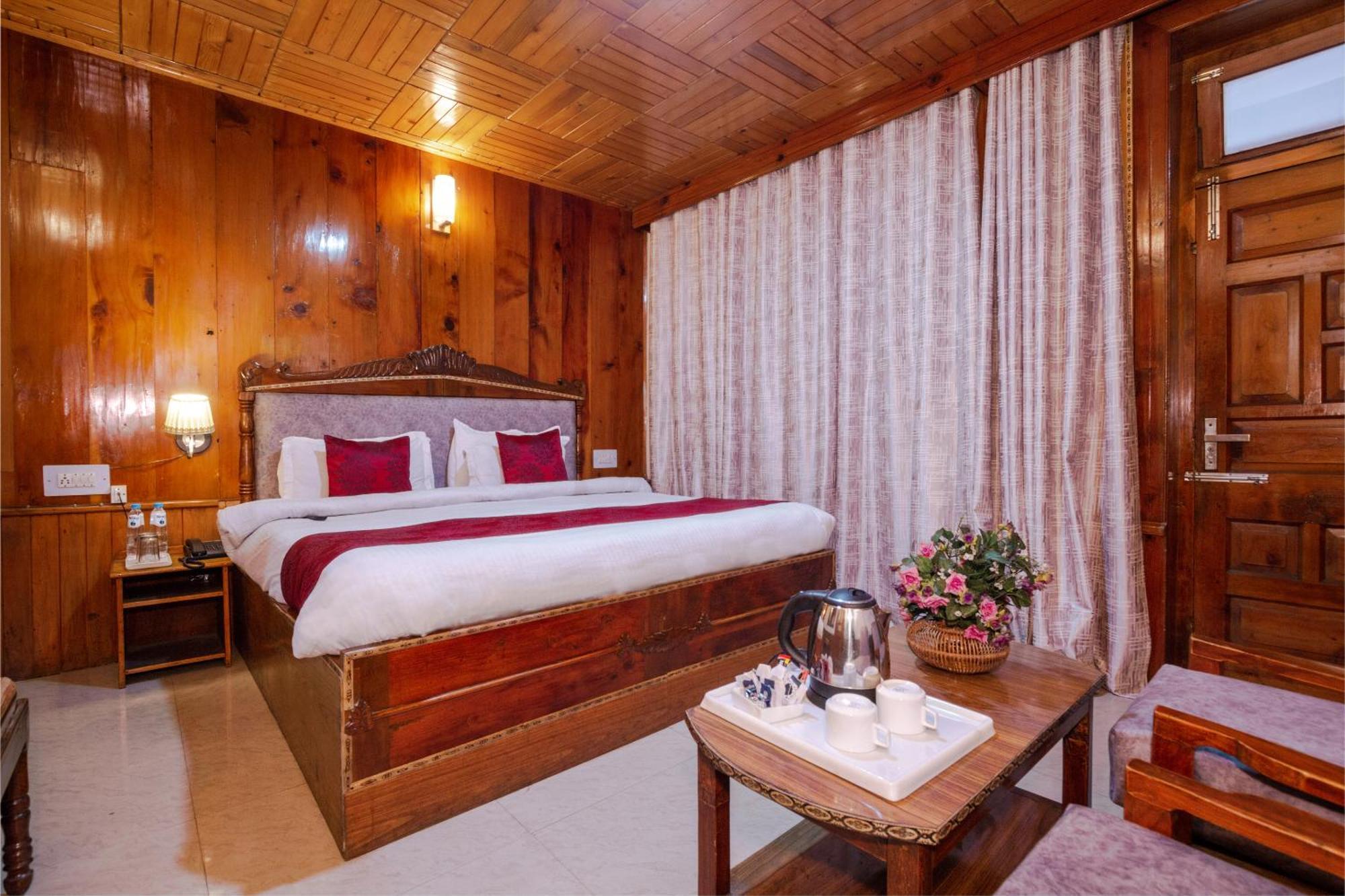 Holiday Home International -Vivaan Stays Manāli Εξωτερικό φωτογραφία