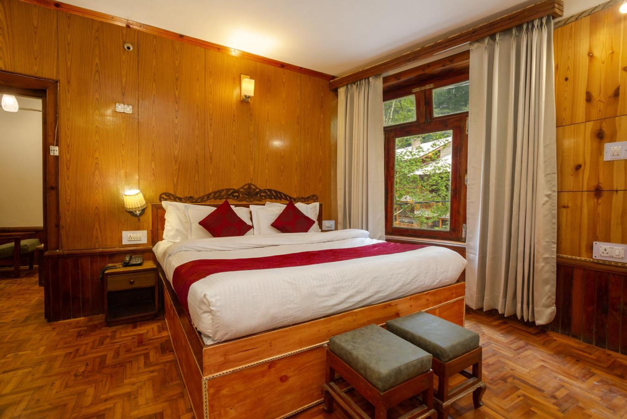 Holiday Home International -Vivaan Stays Manāli Εξωτερικό φωτογραφία