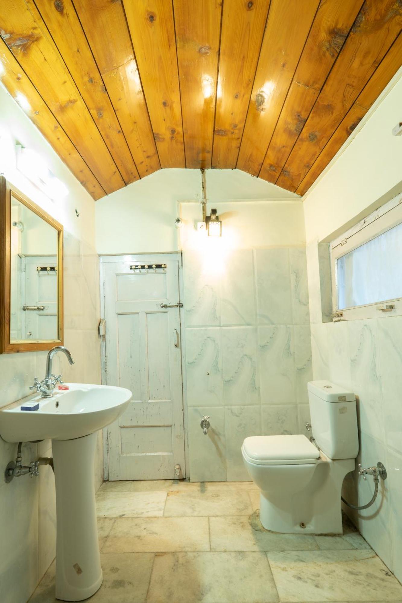 Holiday Home International -Vivaan Stays Manāli Εξωτερικό φωτογραφία