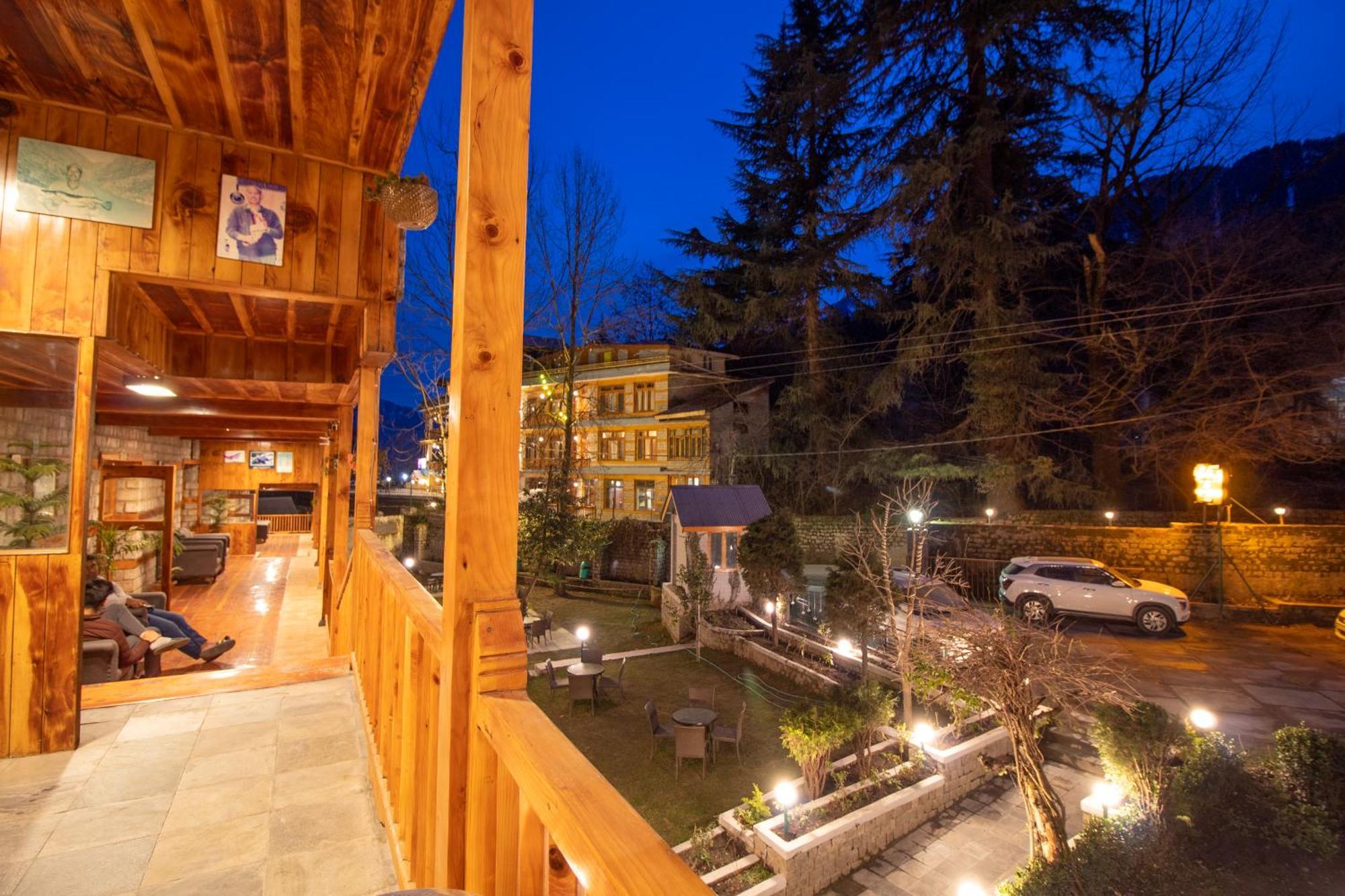 Holiday Home International -Vivaan Stays Manāli Εξωτερικό φωτογραφία