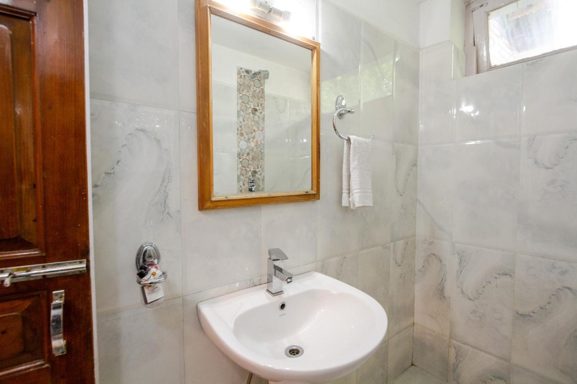 Holiday Home International -Vivaan Stays Manāli Εξωτερικό φωτογραφία